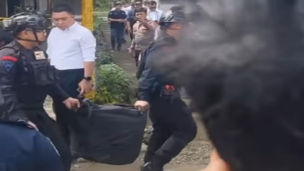 Detik-detik proses evakuasi granat atau peninggalan senjata di Kelurahan Arateng, Kabupaten Sidrap, Sulawesi Selatan