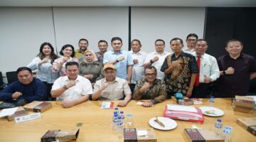 Pengurus dan Ketuam Umum DPP GAN (tengah)
