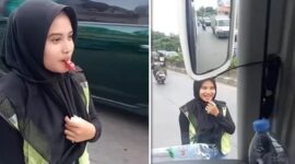 Tangkapan layar video – Juru parkir berhijab viral bikin netizen klepek-klepek