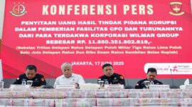 Konferensi pers penyitaan uang hasil tindak pidana korupsi dalam pemberian fasilitas CPO dan turunannya dari para terdakwa korporasi Wilmar Group