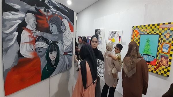 Pemeran REP #6 menampilkan 63 judul karya berupa lukisan, mix media, patung, kolase, digital art, video mapping, dan lain-lain.