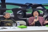 Psikiater dari Fakultas Kedokteran Universitas Indonesia, dr. Mintarsih Abdul Latief Sp.KJ (kanan).