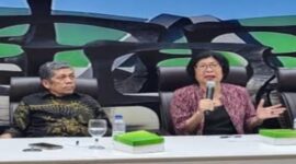 Psikiater dari Fakultas Kedokteran Universitas Indonesia, dr. Mintarsih Abdul Latief Sp.KJ (kanan).