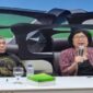 Psikiater dari Fakultas Kedokteran Universitas Indonesia, dr. Mintarsih Abdul Latief Sp.KJ (kanan).