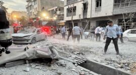 Kerusakan terjadi di salah satu sudut Kota Teheran, Iran, akibat serangan udara Israel pada Jumat (13/6/2025). (Foto: AFP)