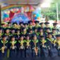 Momen foto bersama dalam Pentas Seni dan Penamatan TK Islam Pelangi Borong Makassar