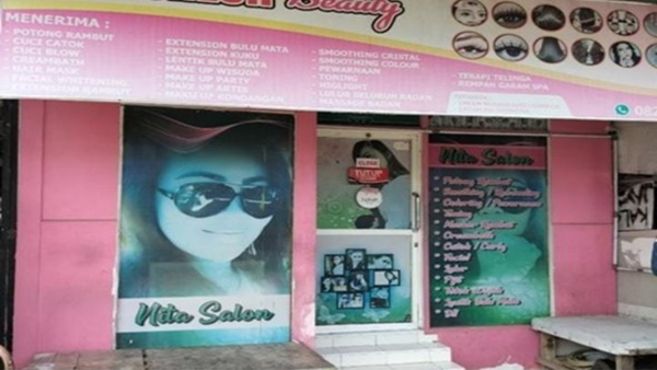 Salon Nita di Kompleks Ruko Pasar Pekkae, Kelurahan Lalolang, Kecamatan Tanete Rilau, Kabupaten Barru, Sulawesi Selatan