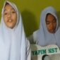Tangkapan layar video – Dua bocah pengamen perempuan yang mengkritik Jokowi lewat lagu