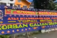 Tangkapan layar video - karangan bunga berisi sindiran tajam terhadap Topan dan Bobby Nasution viral di media sosial