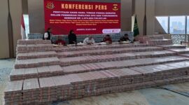 Tumpukan uang sebesar Rp1,3 triliun hasil sitaan Kejaksaan Agung dari Musim Mas Group dan Permata Hijau Group (Foto: Inilah.com/Rizki).