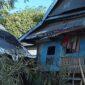 Akses rumah Supardi di Gowa tertutup rumpun bambu akibat konflik lahan warisan.