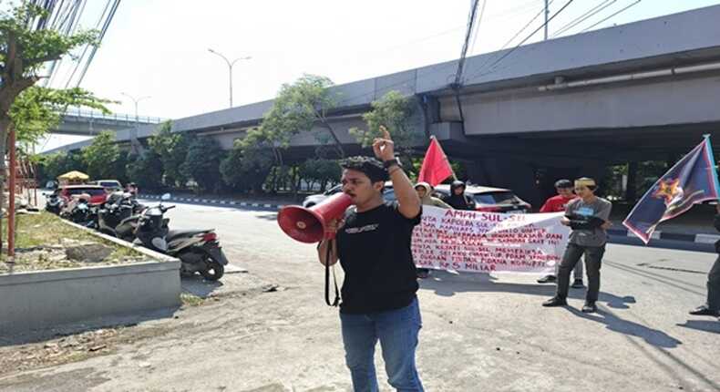 AMPH saat melakukan aksi unjuk rasa di depan Kejati Sulsel