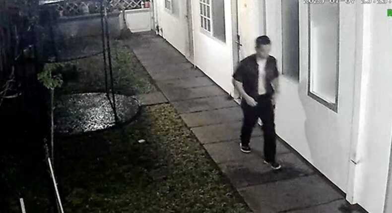 Rekaman CCTV pria diduga ADP di kos Menteng sebelum ditemukan tewas (Ist).