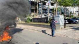 Aksi demonstrasi GMPH Sulsel di depan Kantor Dinas Pariwisata Kota Makassar