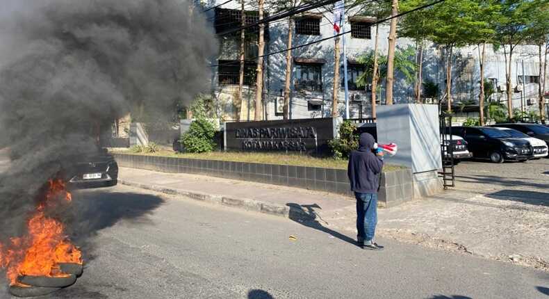 Aksi demonstrasi GMPH Sulsel di depan Kantor Dinas Pariwisata Kota Makassar