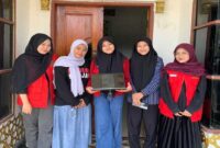 Mahasiswa KKN Tematik 114 Universitas Hasanuddin berpose usai melaksanakan pelatihan Microsoft Word di Desa Maddenra, Kecamatan Kulo, Kabupaten Sidenreng Rappang, Sulawesi Selatan.