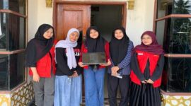 Mahasiswa KKN Tematik 114 Universitas Hasanuddin berpose usai melaksanakan pelatihan Microsoft Word di Desa Maddenra, Kecamatan Kulo, Kabupaten Sidenreng Rappang, Sulawesi Selatan.