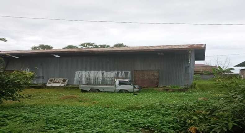 Bangunan koperasi di atas lahan sengketa milik ahli waris Mina bin Borahima di Galesong Utara.