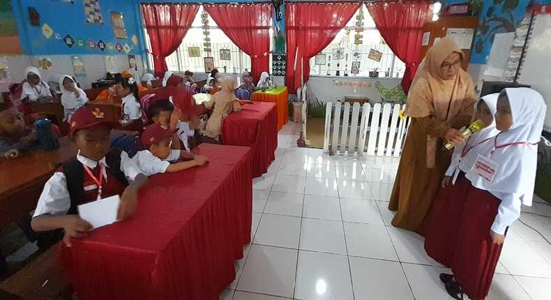 Kegiatan MPLS ramah anak di SD Negeri Parinring Makassar.