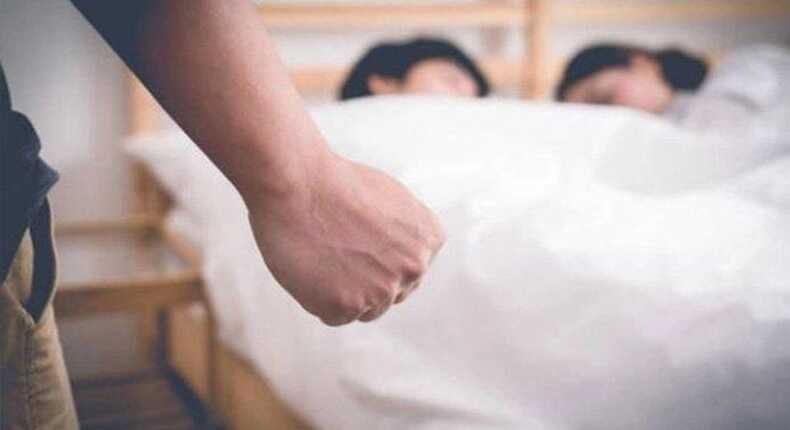 Foto Ilustrasi – Suami gerebek oknum dokter gigi nginap bareng dengan brondong