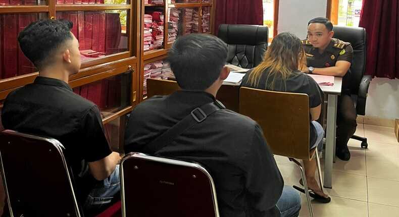 NB, tersangka penipuan bermodus arisan, resmi dilimpahkan ke Kejari Makale.