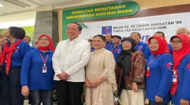 Jokowi saat menghadiri reuni Fakultas Kehutanan UGM yang ke-45 (X/Twitter)