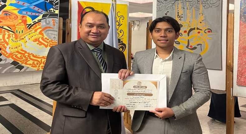 Wahyu Hidayatullah, mahasiswa asal Aceh (kanan)