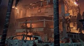 Gedung DPRD Kota Makassar dibakar demonstran