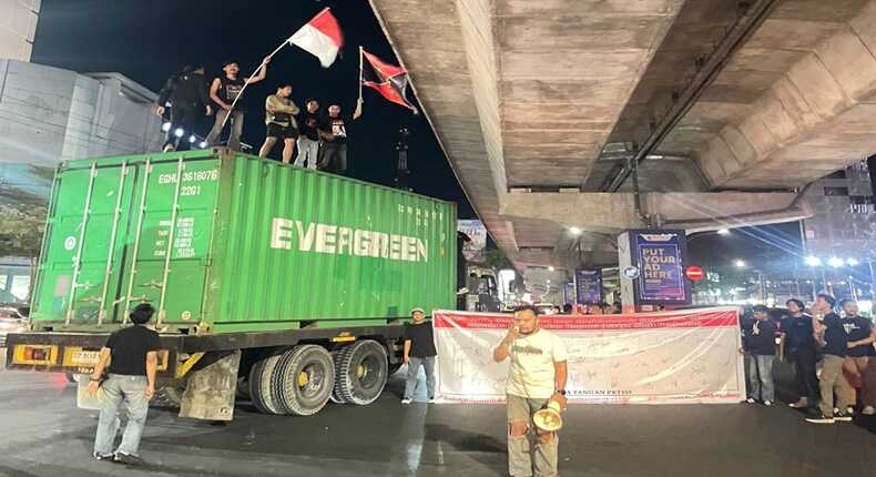 Aksi demonstrasi aktivis GAM di Makassar galang petisi pencopotan Kapolri