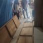 Pintu kios pedagang di Pasar Pekkae tampak sudah terbongkar dan tergeletak di lantai usai diduga dirusak oleh kolektor pasar, Sabtu (16/8/2025).