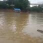 Sungai Sekadau di Desa Mungguk tampak keruh diduga tercemar limbah tambang emas ilegal (PETI).