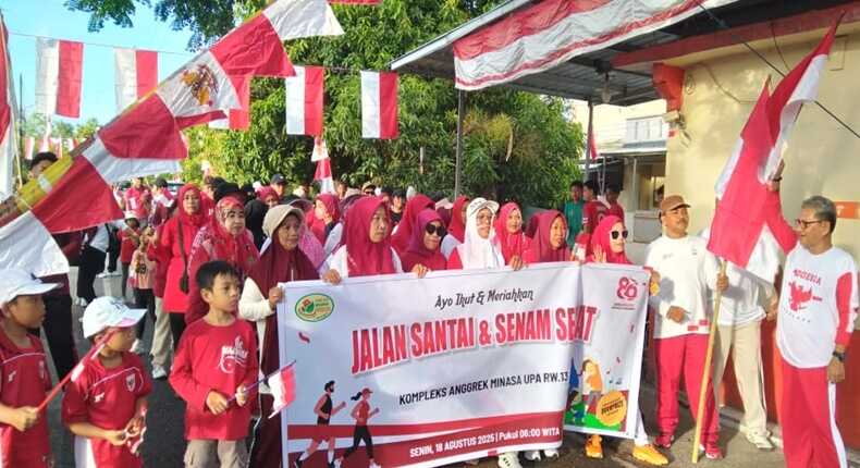 Suasana peringatan HUT Kemerdekaan Republik Indonesia ke-80 sangat di Kompleks Anggrek, Kelurahan Tombolo, Kabupaten Gowa.