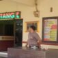 Oknum polisi Polsek Manggala yang diduga membentak seorang guru SDN Borong Makassar saat mengurus surat keterangan hilang (Foto dokumentasi EB)