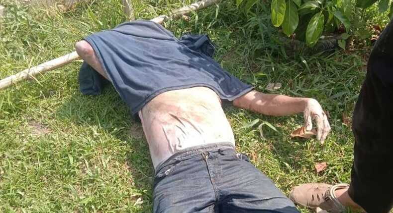 Jasad Adityawarman, Pemred Okeyboz.com, ditemukan di area kebun dengan luka sayatan di tubuh. (Ist)