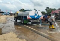 Mobil penyiram jalan PGE dikerahkan usai warga terjatuh