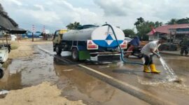 Mobil penyiram jalan PGE dikerahkan usai warga terjatuh