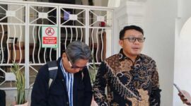 Kuasa Hukum Ishak Hamzah, Wawan Nur Rewa (kanan)