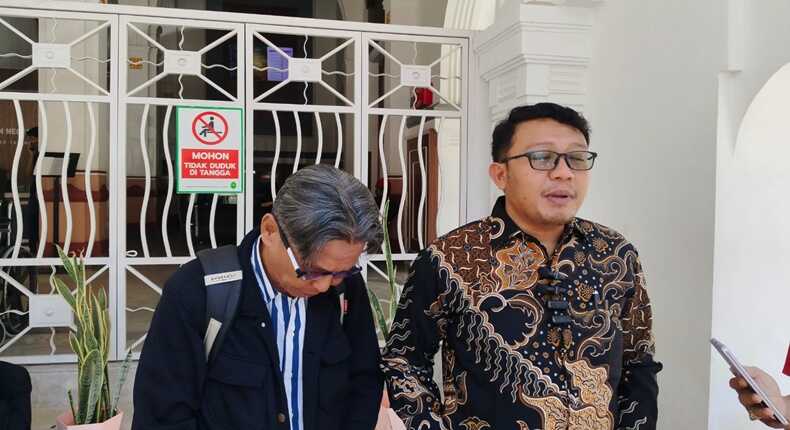 Kuasa Hukum Ishak Hamzah, Wawan Nur Rewa (kanan)