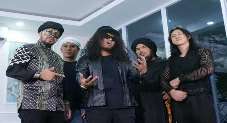 Sekelompok musisi yang tergabung dalam Cakra Music Production