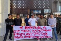 Aksi demonstrasi GMPH Sulsel di depan Kantor Kejati Sulsel.