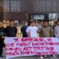 Aksi demonstrasi GMPH Sulsel di depan Kantor Kejati Sulsel.