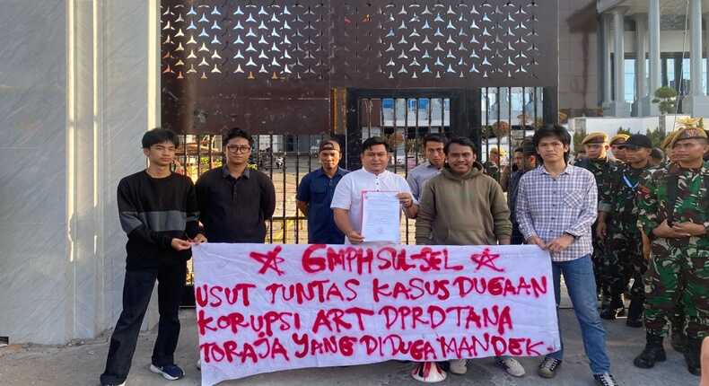 Aksi demonstrasi GMPH Sulsel di depan Kantor Kejati Sulsel.