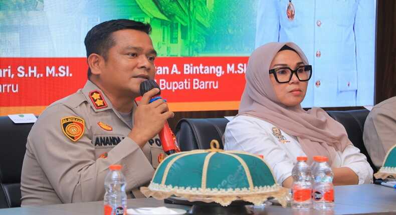 Kapolres Barru AKBP Ananda Fauzi Harahap dan Bupati Barru Andi Ina Kartika Sari