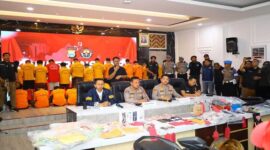 Konferensi pers Polda Sulsel terkait penetapan tersangka aksi unjuk rasa pembakaran gedung DPRD Makassar dan Sulsel