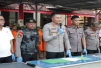 Kapolres Gowa AKBP Muhammad Aldy Sulaiman, didampingi Kasat Reskrim AKP Bahtiar saat konferensi pers di Mapolres Gowa