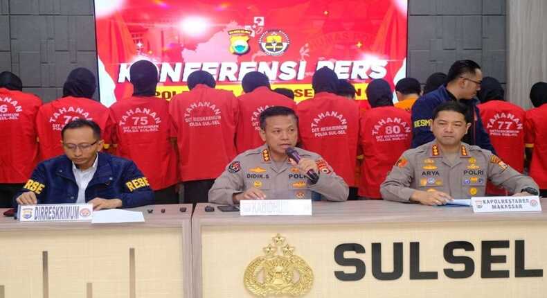 Konferensi pers Polda Sulsel terkait penangkapan tersangka pembakaran Kantor DPRD Makassar dan DPRD Sulsel, Kamis (4/9/2025).