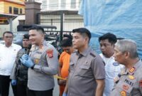 Kapolres Gowa AKBP Muhammad Aldy Sulaiman menjelaskan kasus penyalahgunaan BBM subsidi di hadapan awak media, didampingi jajaran petugas dan tersangka.