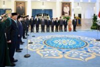 Presiden Prabowo Subianto resmi mengangkat dua menteri dan tiga wakil menteri baru untuk Kabinet Merah Putih periode sisa 2024-2029 dalam acara pelantikan yang digelar di Istana Negara, Jakarta, Rabu (17/9/2025). (Foto: BPMI Setpres/Cahyo)