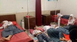 Sejumlah siswa mendapat perawatan medis akibat keracunan MBG di Bandung Barat. (Foto : Ist)
