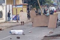 Tangkapan layar video – Dua Kelompok Pemuda di Tallo Saling Serang Busur